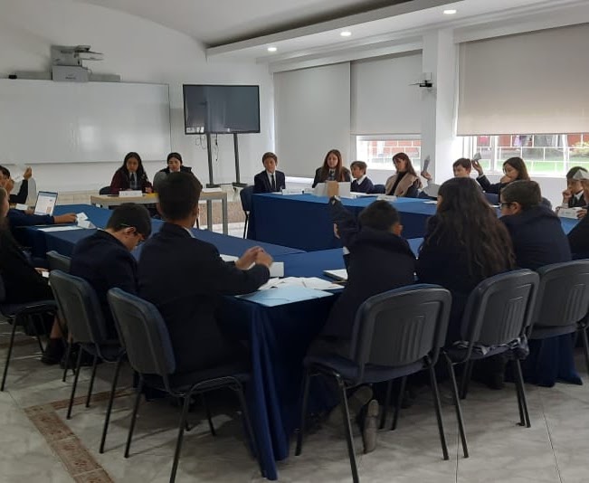Simulación del Modelo de Naciones Unidas. Estudiantes del Colegio de Bachillerato Patria